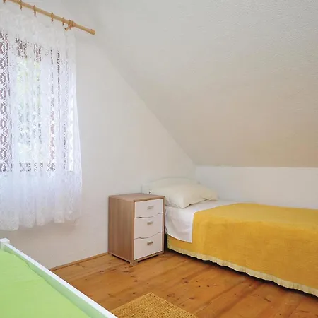 Pet Friendly In With Kitchen